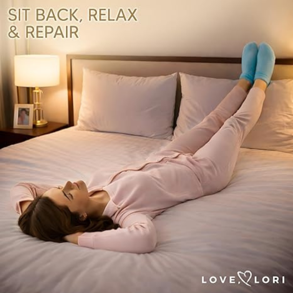 Moisturizing silicone foot socks